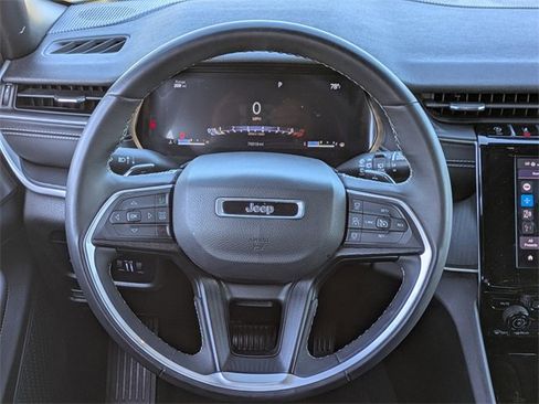 Used 2023 Jeep Grand Cherokee Altitude image 17