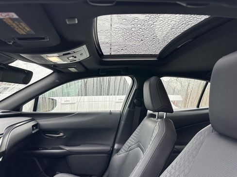 Used 2019 Lexus UX 250h F Sport image 4