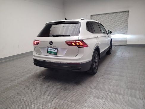 Used 2023 Volkswagen Tiguan SE w/ Panoramic Sunroof Package FWD image 7