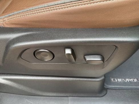 Used 2024 Chevrolet Suburban High Country w/ Advanced Technology Package image 58