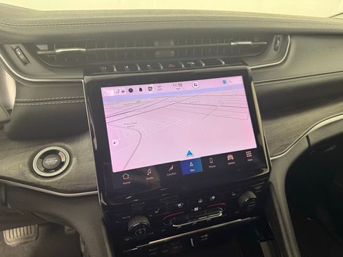 Used 2023 Jeep Grand Cherokee L Limited w/ Luxury Tech Group II image 19