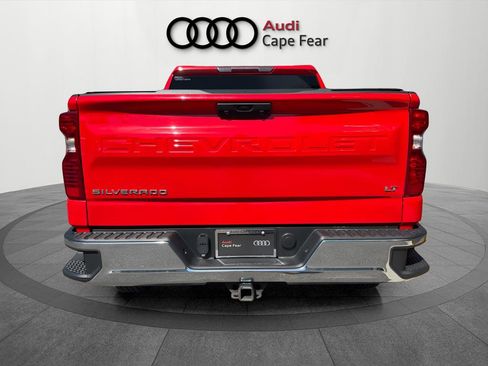 Used 2022 Chevrolet Silverado 1500 LT AWD/4WD image 4
