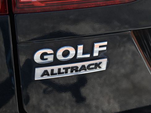 Used 2017 Volkswagen Golf Alltrack S image 42