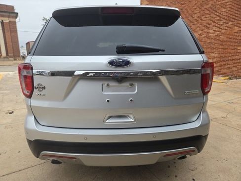 Used 2016 Ford Explorer XLT w/ Equipment Group 202A image 6