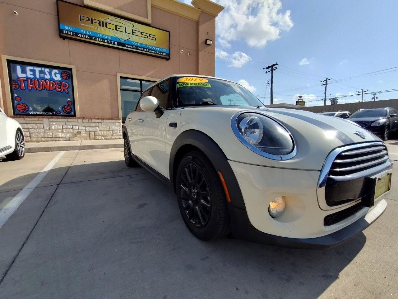 Used 2019 MINI Cooper 4-Door Hardtop FWD image 2