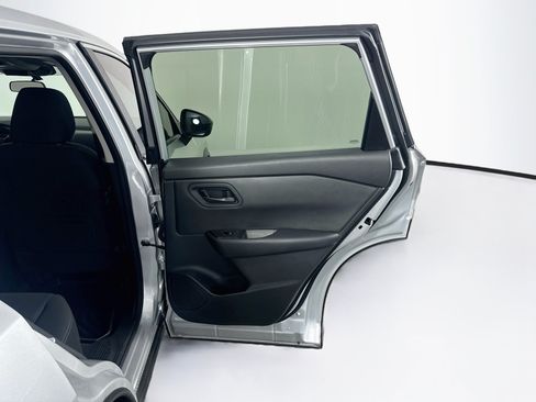 Used 2024 Nissan Rogue S FWD image 31