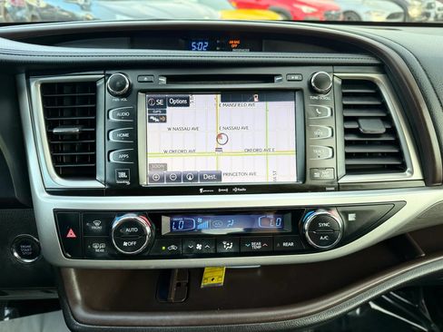 Used 2019 Toyota Highlander Limited Platinum AWD/4WD image 39