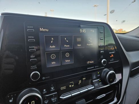 Used 2020 Toyota Highlander XLE image 20