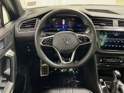 Used 2024 Volkswagen Tiguan SE R-Line FWD image 7