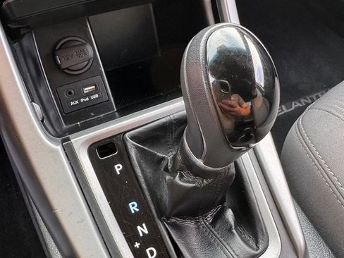 Used 2014 Hyundai Elantra SE w/ Option Group 02 FWD image 18