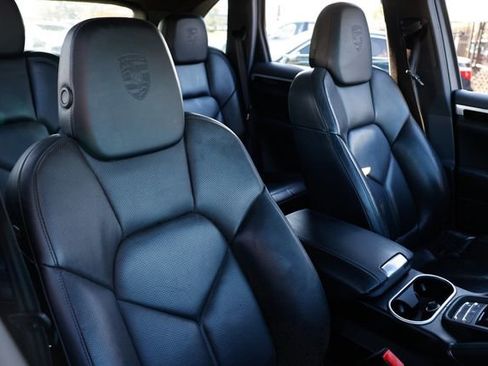 Used 2018 Porsche Cayenne Platinum Edition image 21