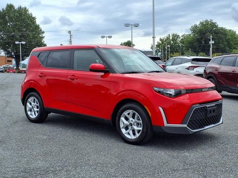 New 2025 Kia Soul S image 1
