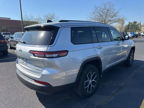Certified 2023 Jeep Grand Cherokee L Limited w/ Trailer Tow Group (B) AWD/4WD image 9