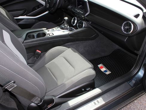 Used 2021 Chevrolet Camaro LT RWD image 6