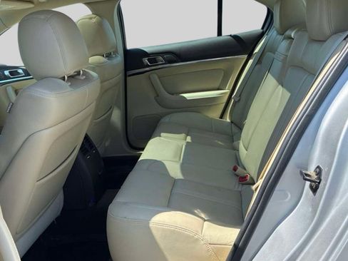 Used 2013 Lincoln MKS FWD image 4