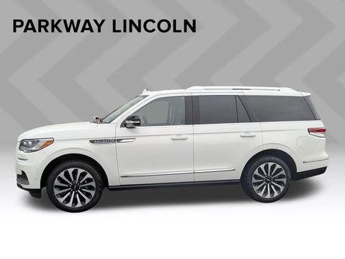 Used 2023 Lincoln Navigator Reserve image 8