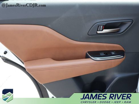 Used 2025 Toyota Crown Signia AWD/4WD image 16