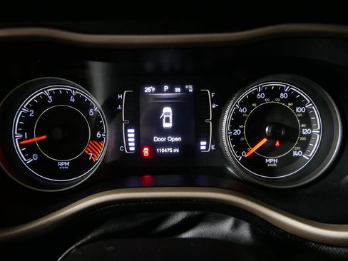 Used 2015 Jeep Cherokee Latitude w/ Comfort/Convenience Group image 21