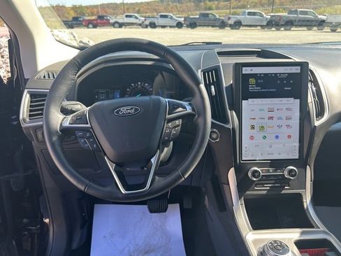Used 2024 Ford Edge SEL image 17