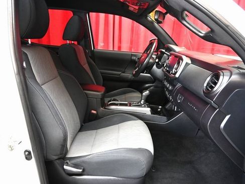 Certified 2020 Toyota Tacoma TRD Off-Road image 12