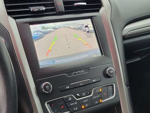 Used 2020 Ford Fusion SE AWD/4WD image 19
