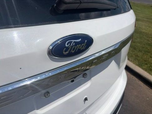 Used 2017 Ford Explorer XLT FWD image 46