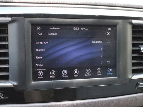 Used 2018 Chrysler Pacifica Touring-L FWD image 32