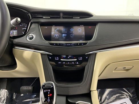 Used 2017 Cadillac XT5 Luxury FWD image 18