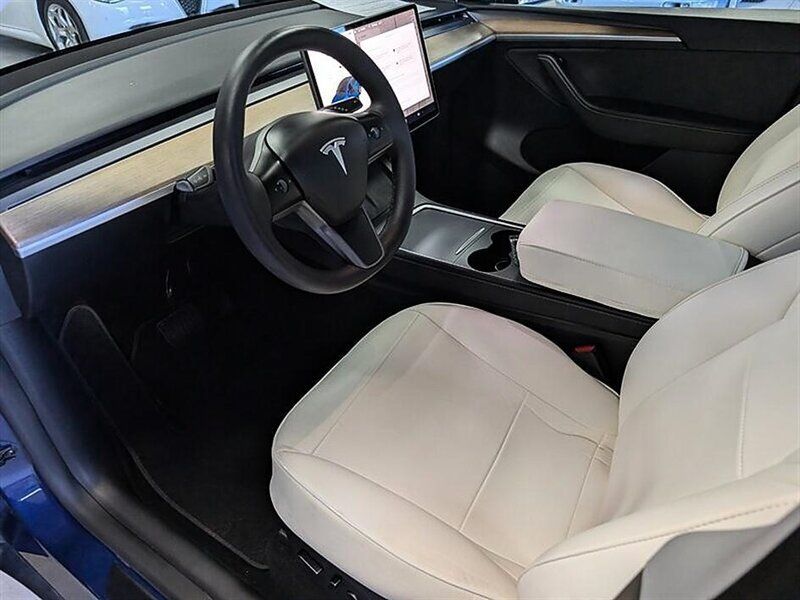 Used 2023 Tesla Model Y Long Range AWD/4WD image 2