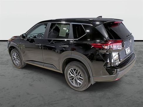 Used 2024 Nissan Rogue S AWD/4WD image 2