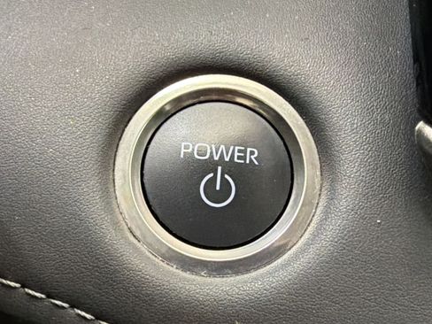 Used 2024 Toyota Highlander XLE FWD image 25