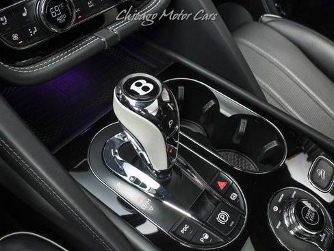 Used 2023 Bentley Bentayga Plug-In Hybrid image 19