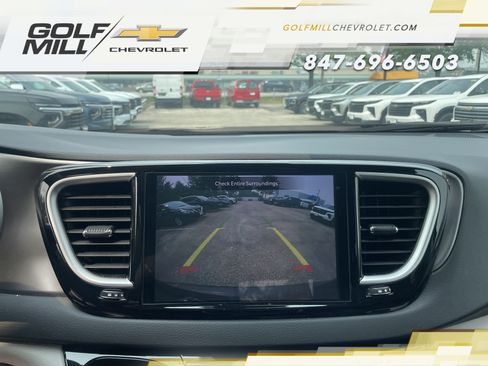 Used 2023 Chrysler Pacifica Touring-L FWD image 20