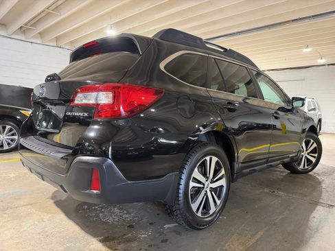Used 2018 Subaru Outback 2.5i Limited AWD/4WD image 4