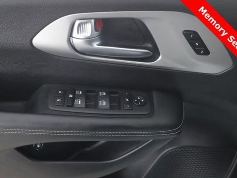 Used 2023 Chrysler Pacifica Limited w/ S Appearance Package FWD image 20