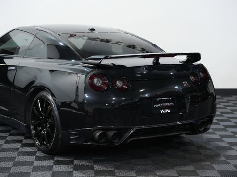 Used 2015 Nissan GT-R Premium image 17