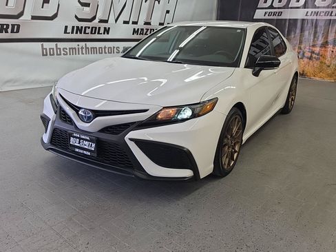 Used 2023 Toyota Camry SE FWD image 16