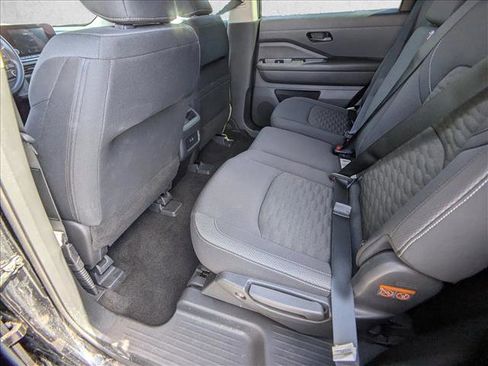 Used 2024 Nissan Pathfinder S image 15