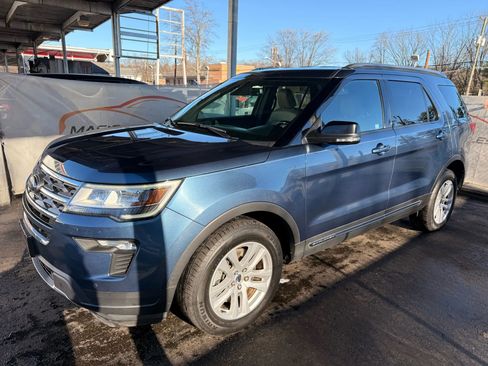 Used 2018 Ford Explorer XLT w/ Equipment Group 202A image 8