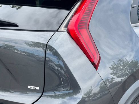 Used 2024 Kia Niro LX FWD image 25