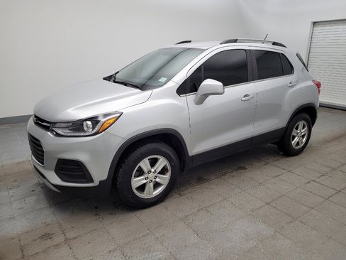 Used 2019 Chevrolet Trax LT w/ LT Convenience Package image 2