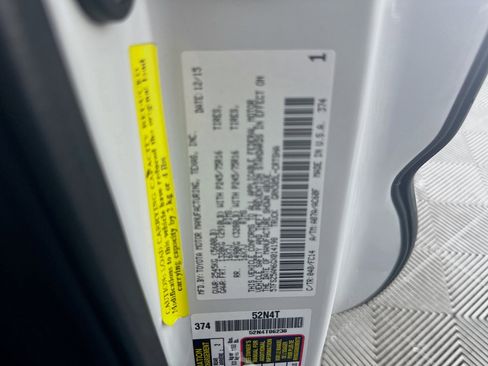 Used 2016 Toyota Tacoma SR5 w/ SR5 Appearance Package (SN) image 12