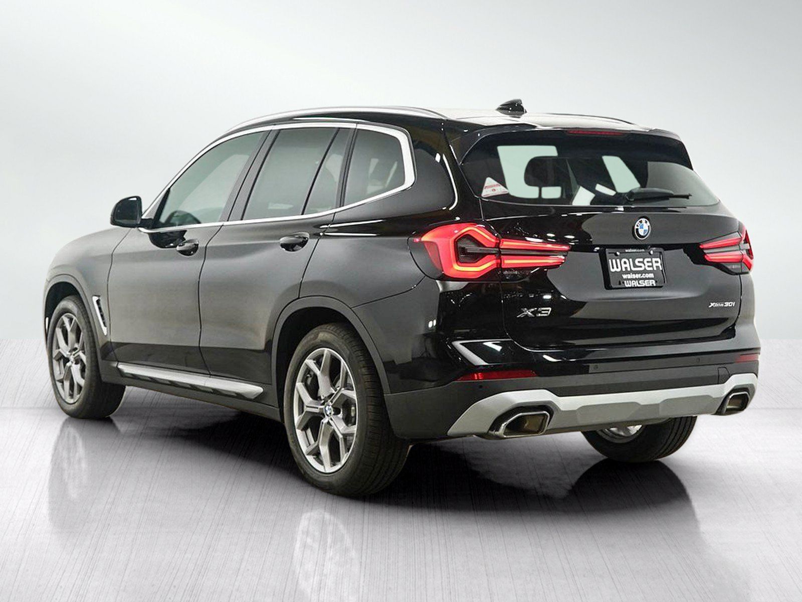 Used 2024 BMW X3 xDrive30i AWD/4WD image 3