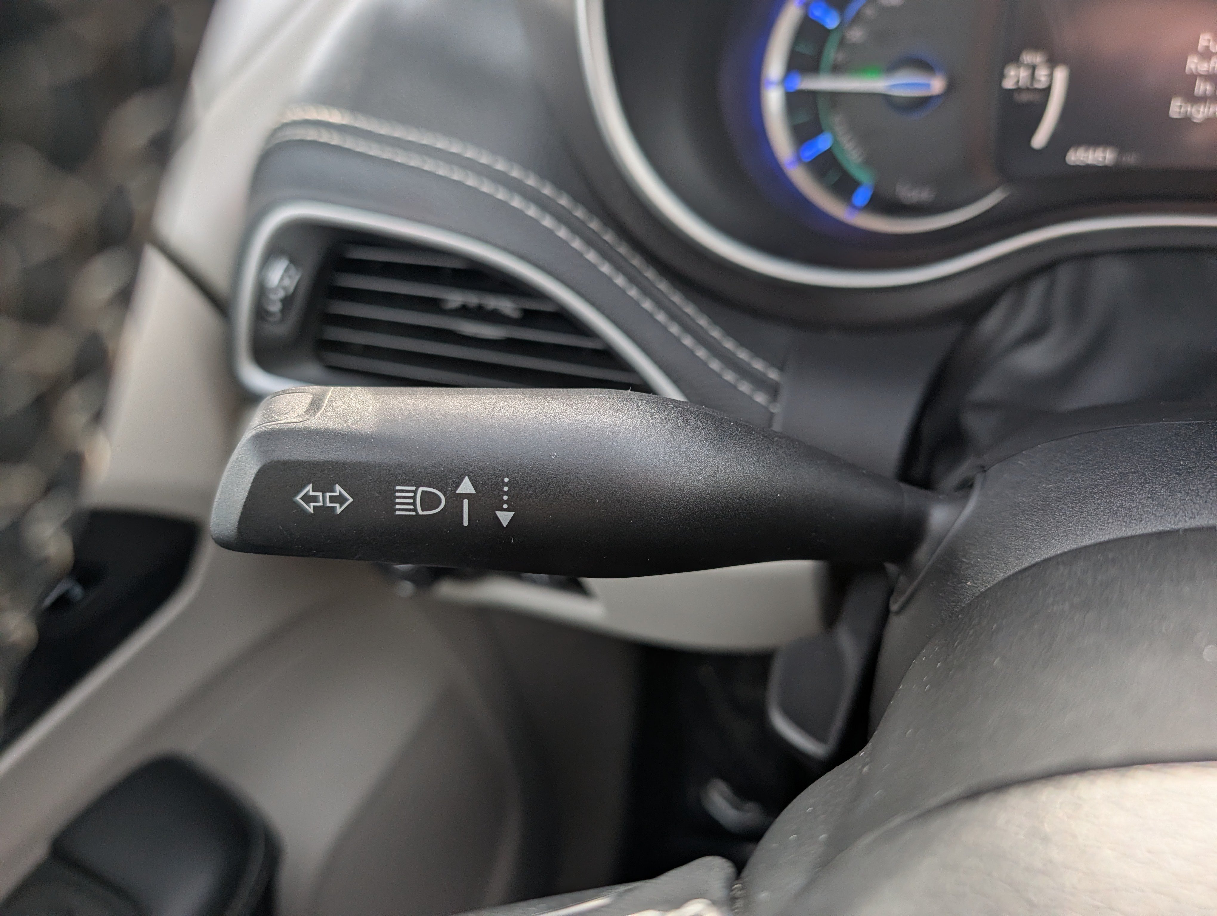 Used 2023 Chrysler Pacifica Touring-L FWD image 29