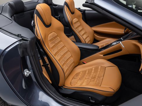 Used 2025 Ferrari Roma Spider RWD image 32