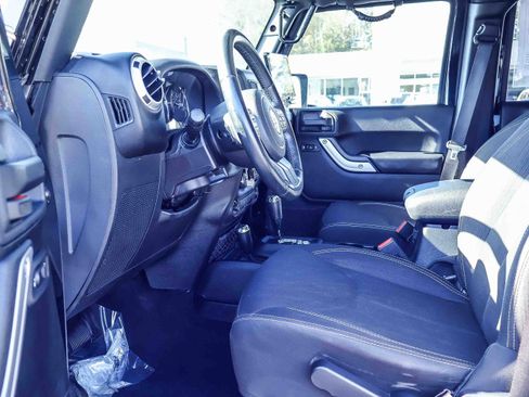 Used 2016 Jeep Wrangler Unlimited Sahara w/ Connectivity Group image 2