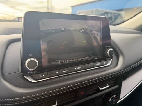 Used 2024 Nissan Rogue SV image 18