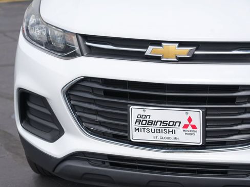 Used 2017 Chevrolet Trax LS w/ Fleet Convenience Package AWD/4WD image 9