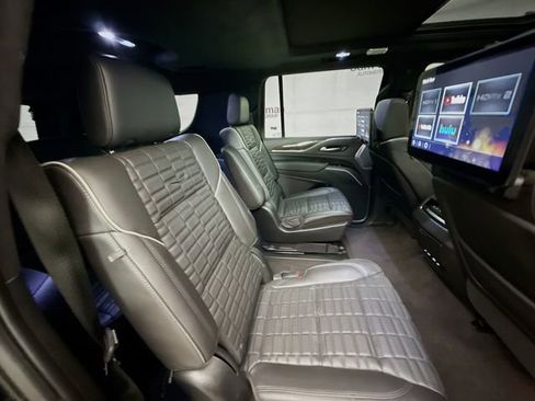 Used 2023 Cadillac Escalade ESV Sport Platinum w/ LPO, ONYX Package image 34