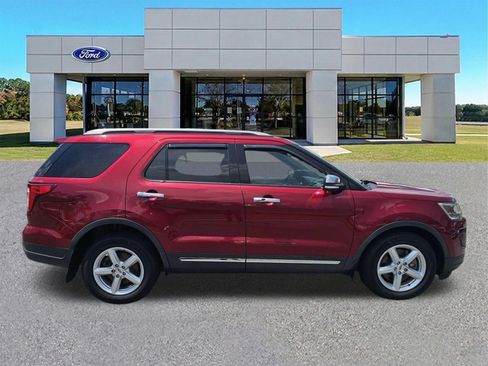Used 2019 Ford Explorer XLT w/ Equipment Group 201A FWD image 3